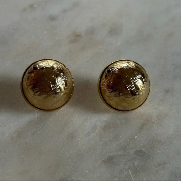 Vintage Gold Tone Earrings Large Round Stud Textured Checkered Diamond Pattern - Picture 5 of 6
